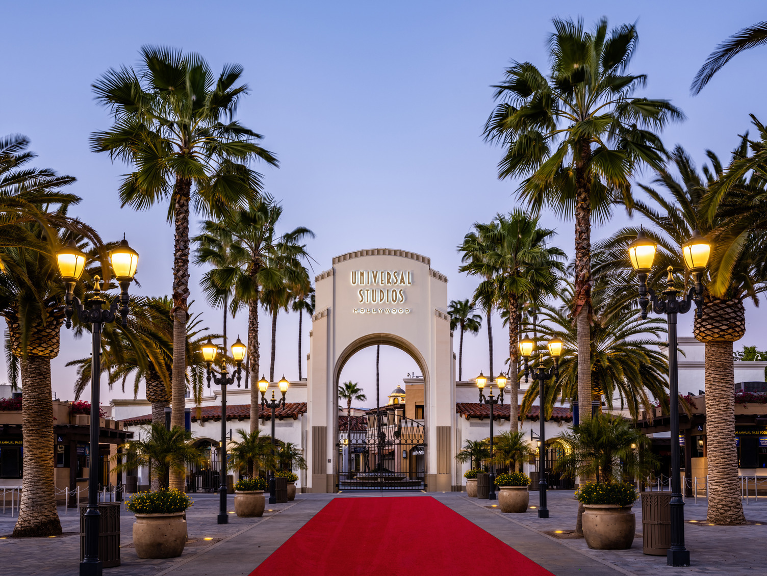 USH arches red carpet